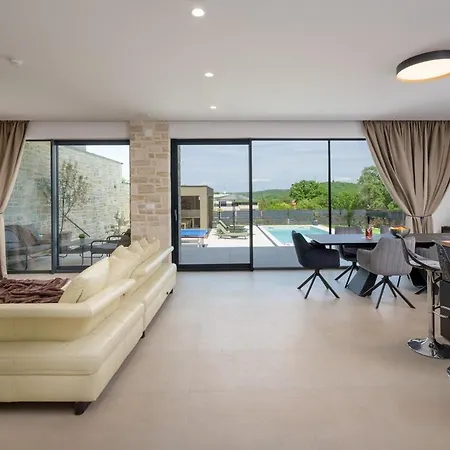 Vellora By Istrialux Villa