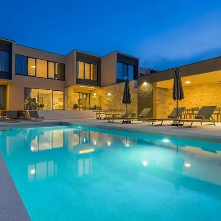 Villa Vellora By Istrialux